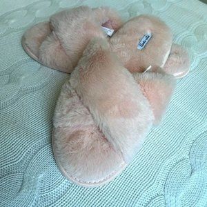 Splendid Pink Slippers‎